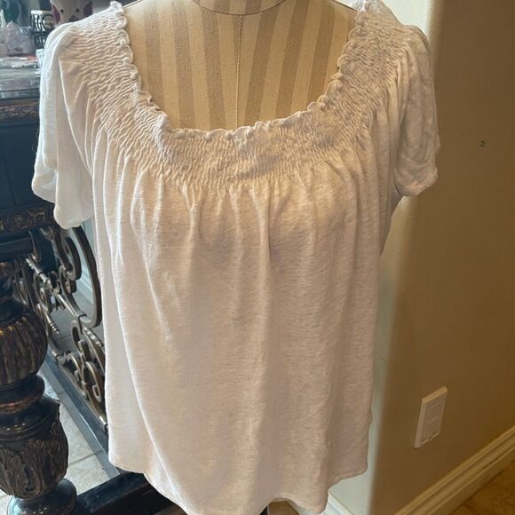CUTE LIGHT white tee! - Picture 1 of 5